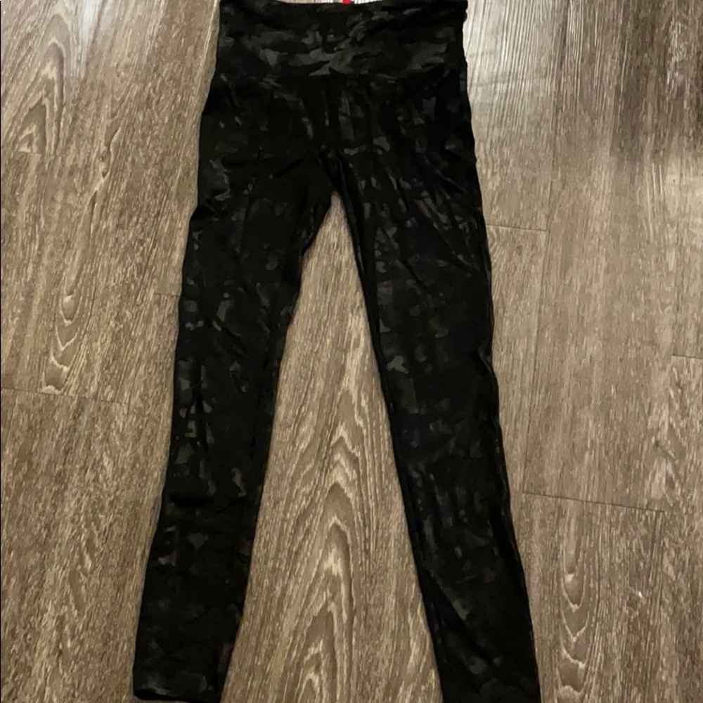 Spans brand leggings I’m black camp